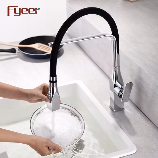 Fyeer Messing verchromter Küchenspülen-Wasserhahn mit herunterziehbarer Brause